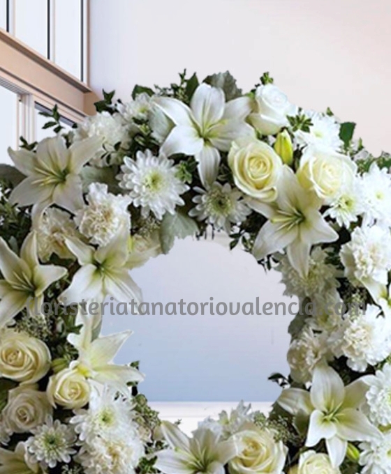 corona funeraria flor variada blanca